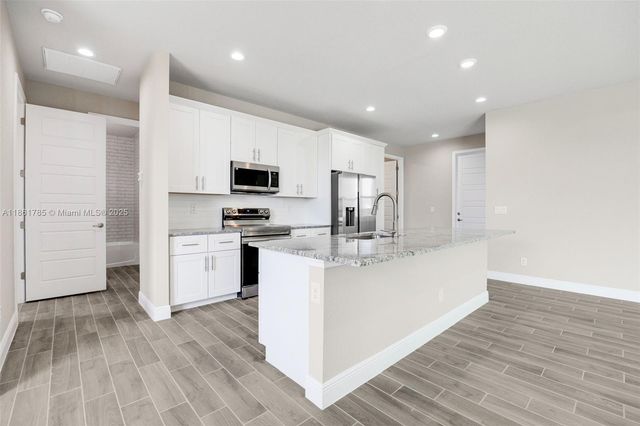 5044 Wild Goose CIR, La Belle, FL 33935