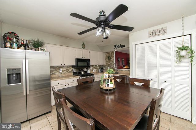 4 TYLER LN, Berlin, NJ 08009