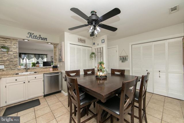 4 TYLER LN, Berlin, NJ 08009