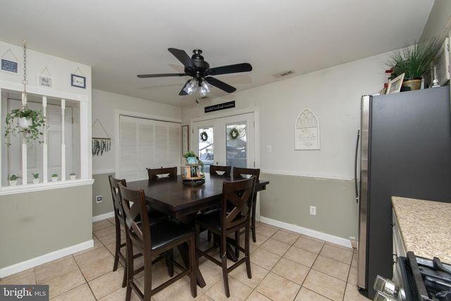 4 TYLER LN, Berlin, NJ 08009