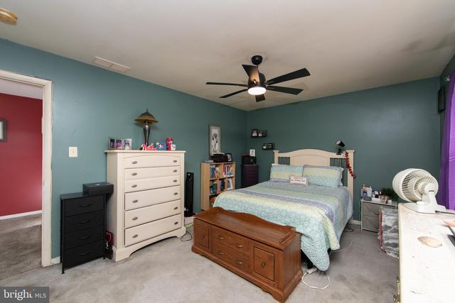 4 TYLER LN, Berlin, NJ 08009