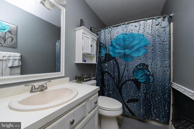 4 TYLER LN, Berlin, NJ 08009