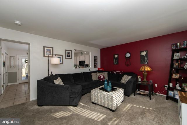 4 TYLER LN, Berlin, NJ 08009