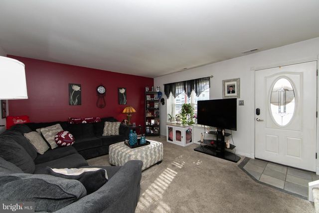 4 TYLER LN, Berlin, NJ 08009