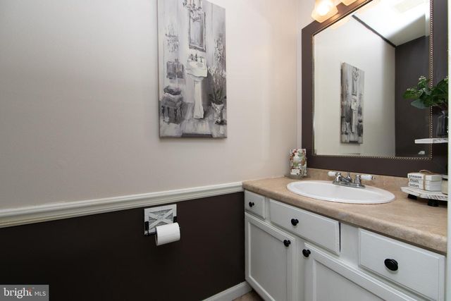 4 TYLER LN, Berlin, NJ 08009