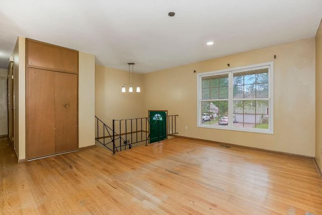 19218 E 6th Street N, Independence, MO 64056