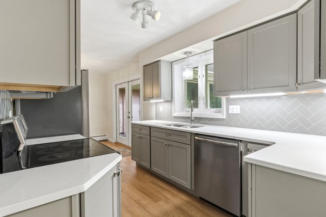 23 Colonial Way, Rehoboth, MA 02769