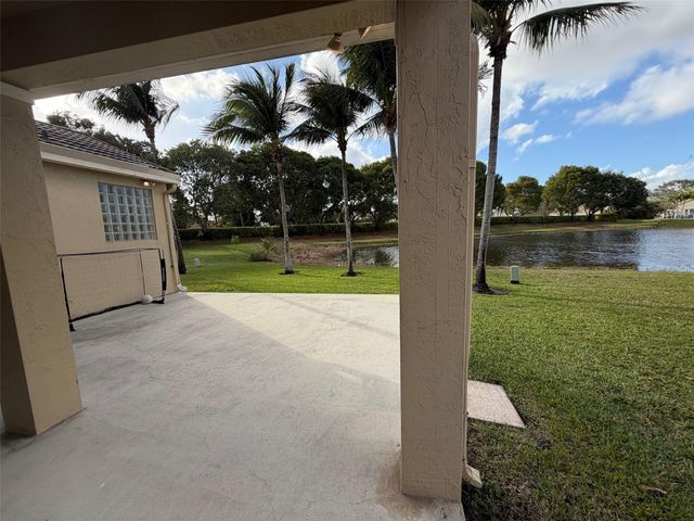 853 Sand Creek Circle, Weston, FL 33327