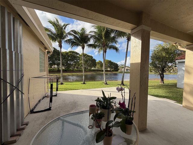 853 Sand Creek Circle, Weston, FL 33327
