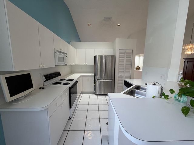 853 Sand Creek Circle, Weston, FL 33327