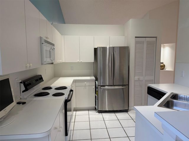 853 Sand Creek Circle, Weston, FL 33327