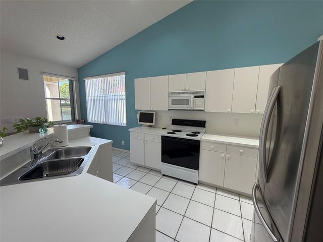 853 Sand Creek Circle, Weston, FL 33327