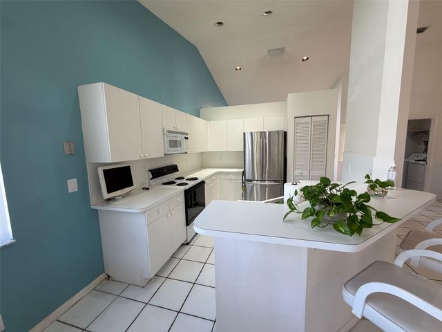 853 Sand Creek Circle, Weston, FL 33327