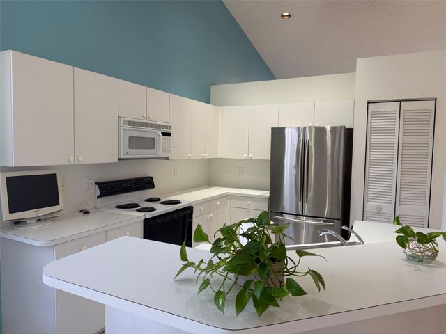 853 Sand Creek Circle, Weston, FL 33327