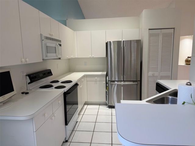 853 Sand Creek Circle, Weston, FL 33327