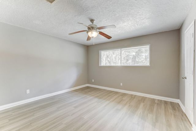 81 Oak Grove Lane, Conroe, TX 77304