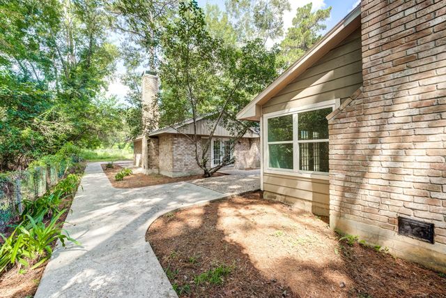 81 Oak Grove Lane, Conroe, TX 77304