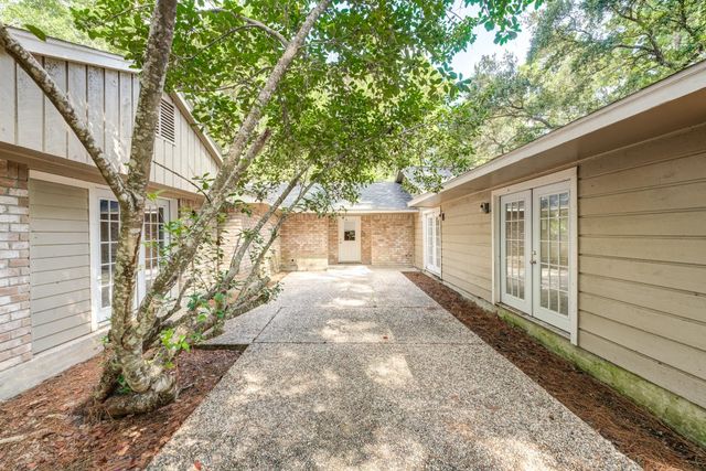 81 Oak Grove Lane, Conroe, TX 77304