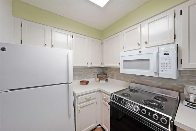 1800 Clairmont Lake 522, Decatur, GA 30033