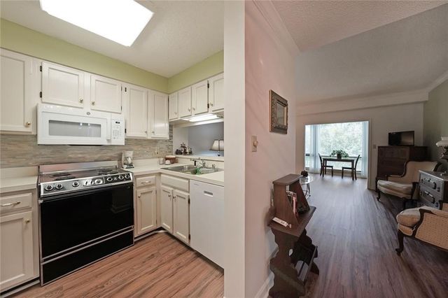 1800 Clairmont Lake 522, Decatur, GA 30033