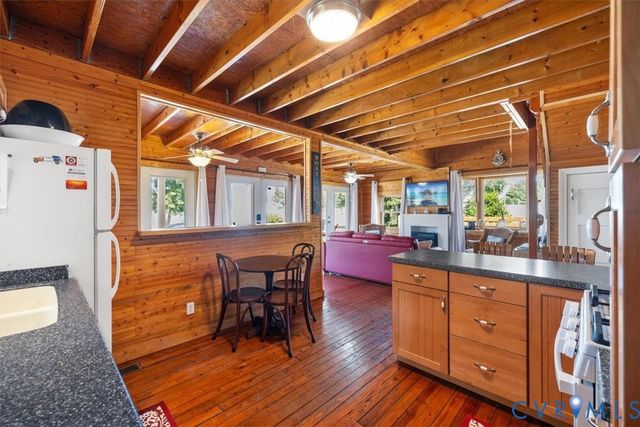 167 Riverside Dr, Deltaville, VA 23043