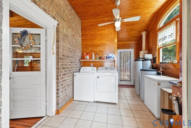 167 Riverside Dr, Deltaville, VA 23043