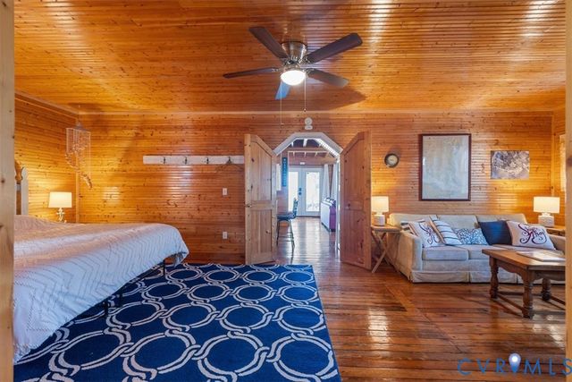 167 Riverside Dr, Deltaville, VA 23043