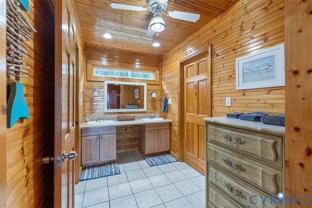 167 Riverside Dr, Deltaville, VA 23043