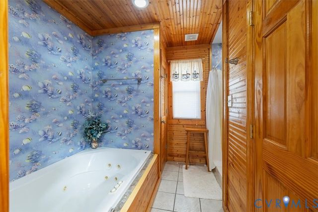 167 Riverside Dr, Deltaville, VA 23043