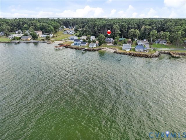 167 Riverside Dr, Deltaville, VA 23043