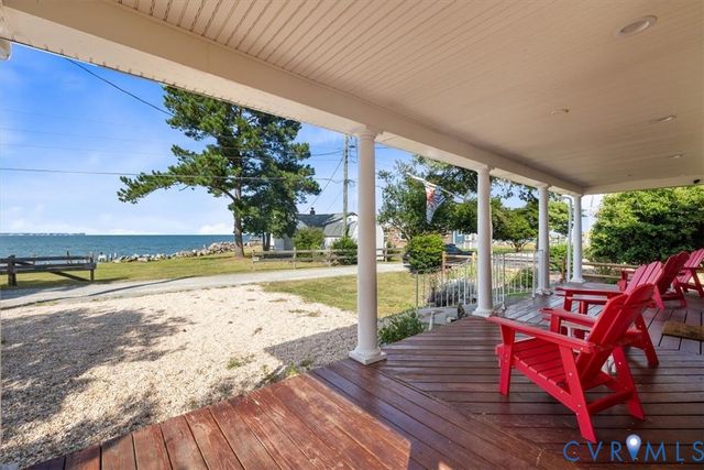 167 Riverside Dr, Deltaville, VA 23043