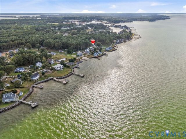 167 Riverside Dr, Deltaville, VA 23043