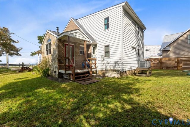 167 Riverside Dr, Deltaville, VA 23043