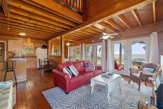 167 Riverside Dr, Deltaville, VA 23043