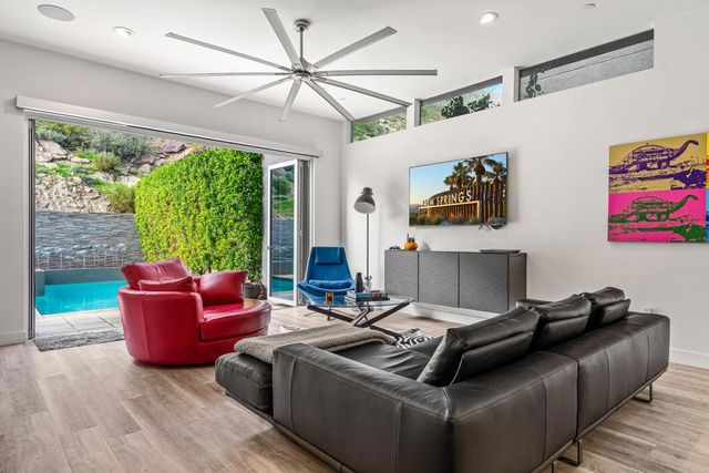 1231 Surrey Lane, Palm Springs, CA 92264