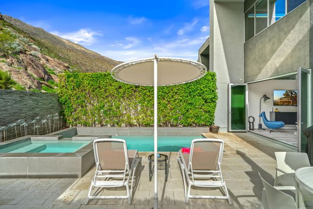 1231 Surrey Lane, Palm Springs, CA 92264