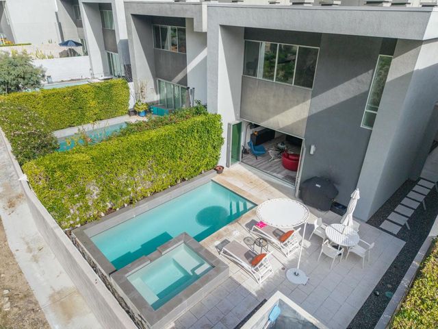 1231 Surrey Lane, Palm Springs, CA 92264