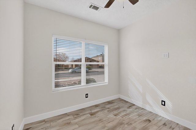 8419 Llano Vista Avenue SW, Albuquerque, NM 87121