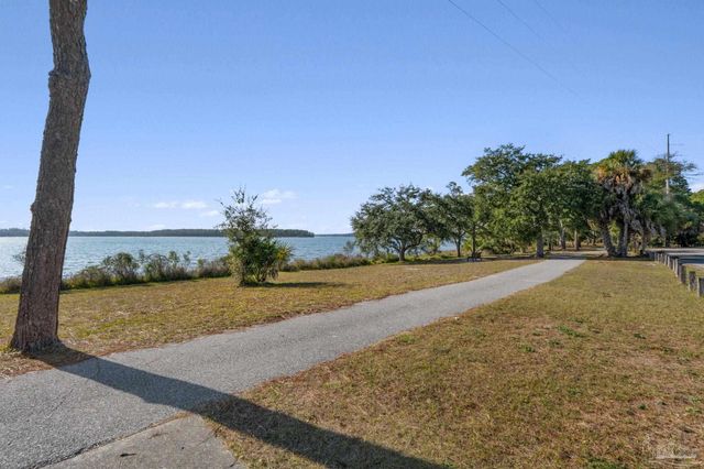 112 Cousineau Rd, Pensacola, FL 32507