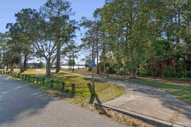 112 Cousineau Rd, Pensacola, FL 32507