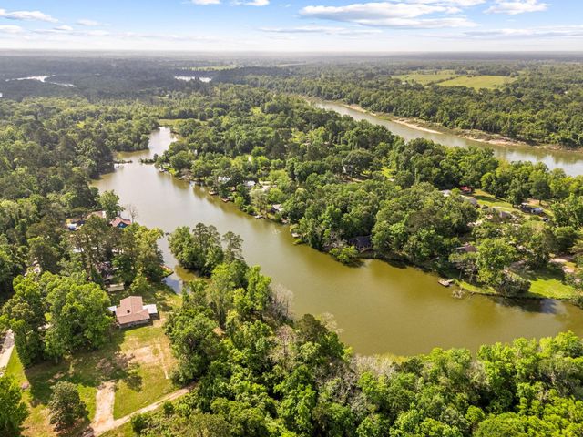 174 Hideaway Lane, Goodrich, TX 77335