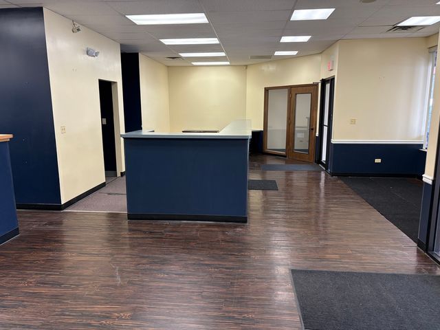 300 N Milwaukee Avenue LM, Lake Villa, IL 60046