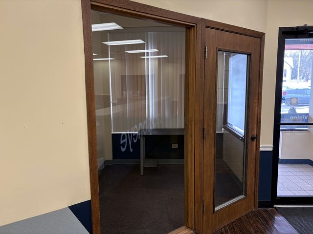 300 N Milwaukee Avenue LM, Lake Villa, IL 60046