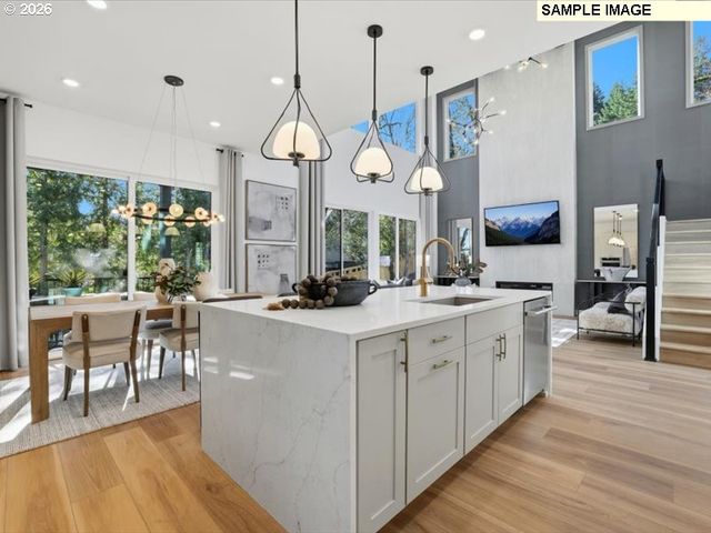 17580 HILLSIDE Dr, West Linn, OR 97068