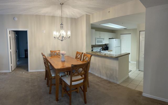 2805 Veronia Drive 104, Palm Beach Gardens, FL 33410