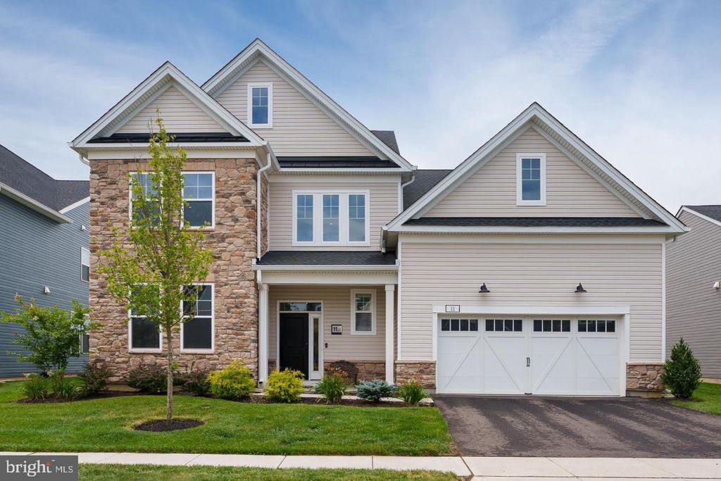 11 COLE PLACE, CRANBURY, NJ 08512 — exterior