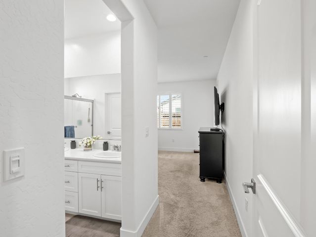 551 Talus Way S, Madera, CA 93636