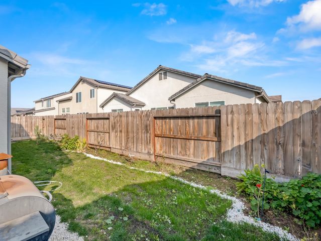 551 Talus Way S, Madera, CA 93636