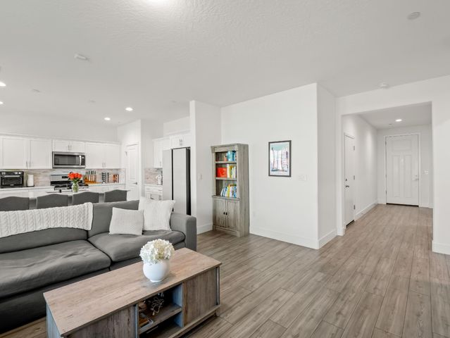 551 Talus Way S, Madera, CA 93636