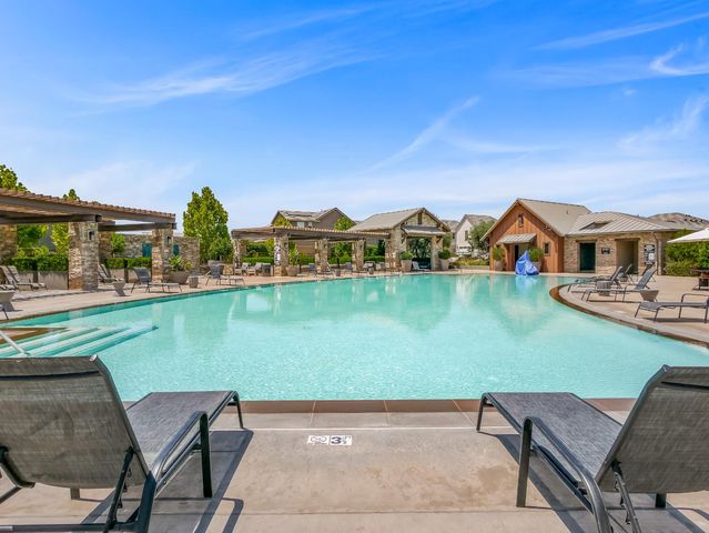 551 Talus Way S, Madera, CA 93636